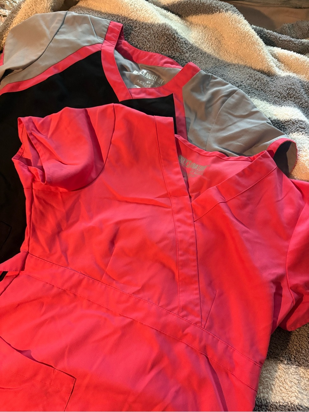 2 Grays Anatomy Scrub Tops - M